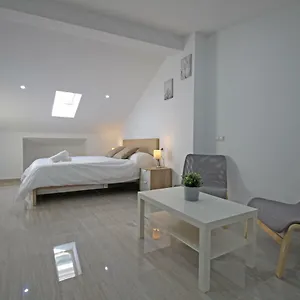  Lejlighed Esparteros 6, Estudios
